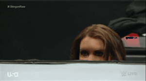 femme marteau fâchée