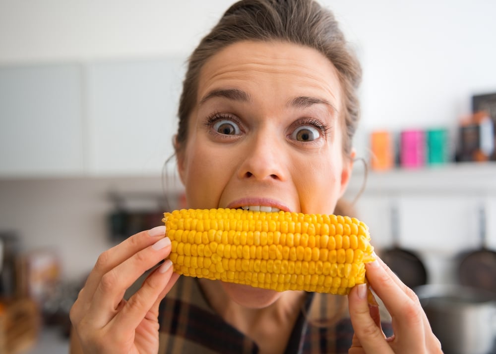 woman eat corn