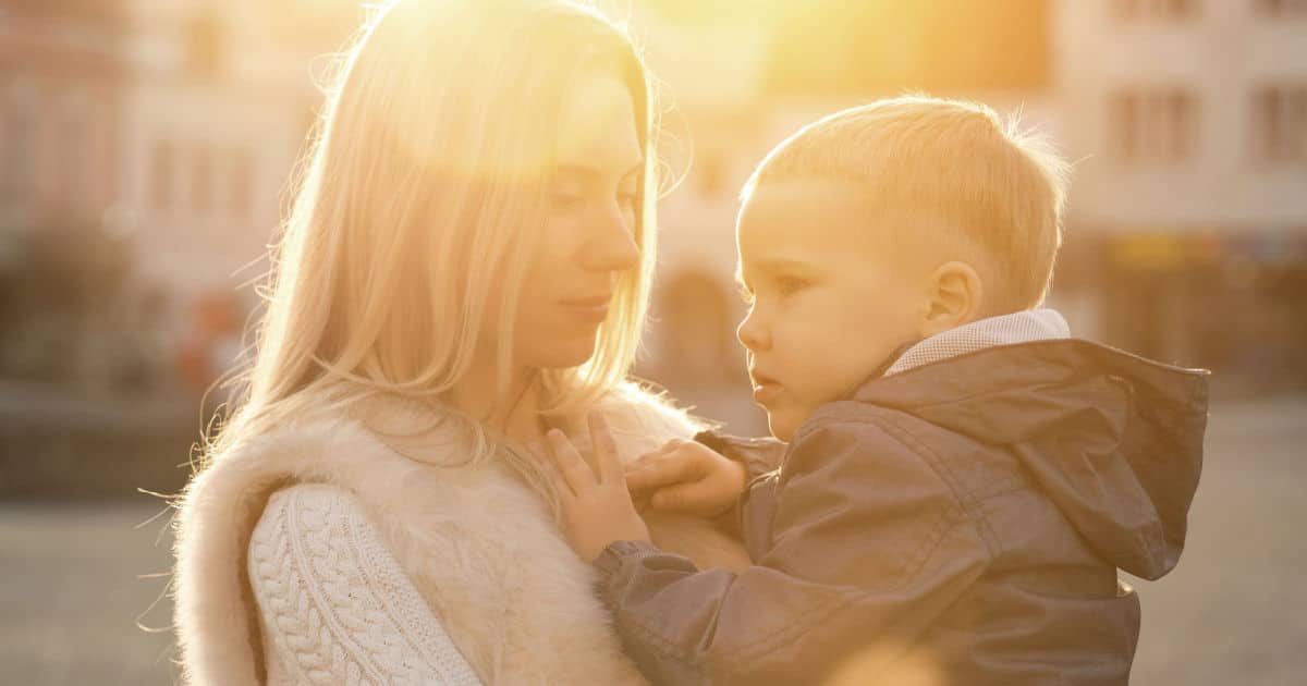 maman et enfant soleil